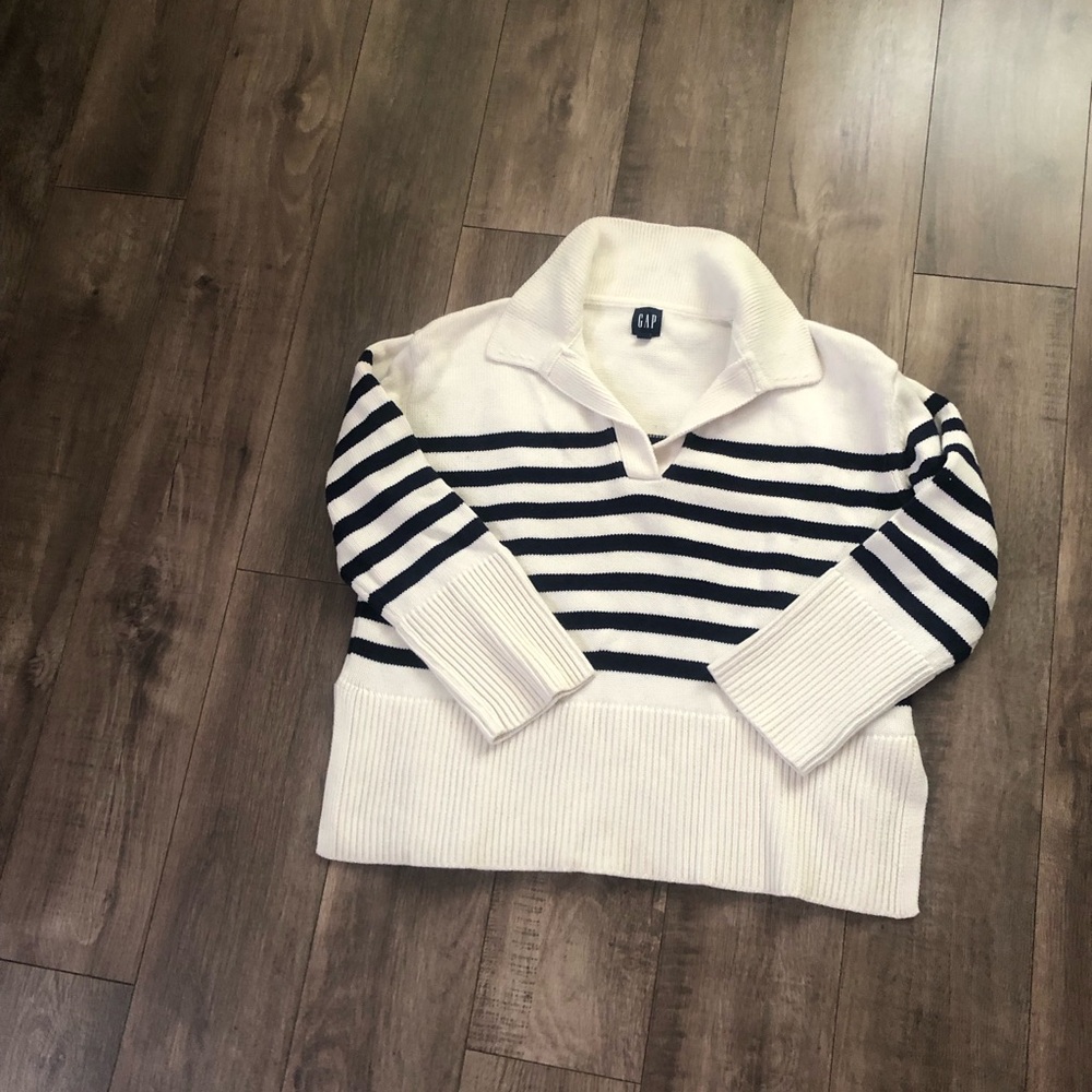 GAP Cream and Navy Striped V-Neck Women's Sweater